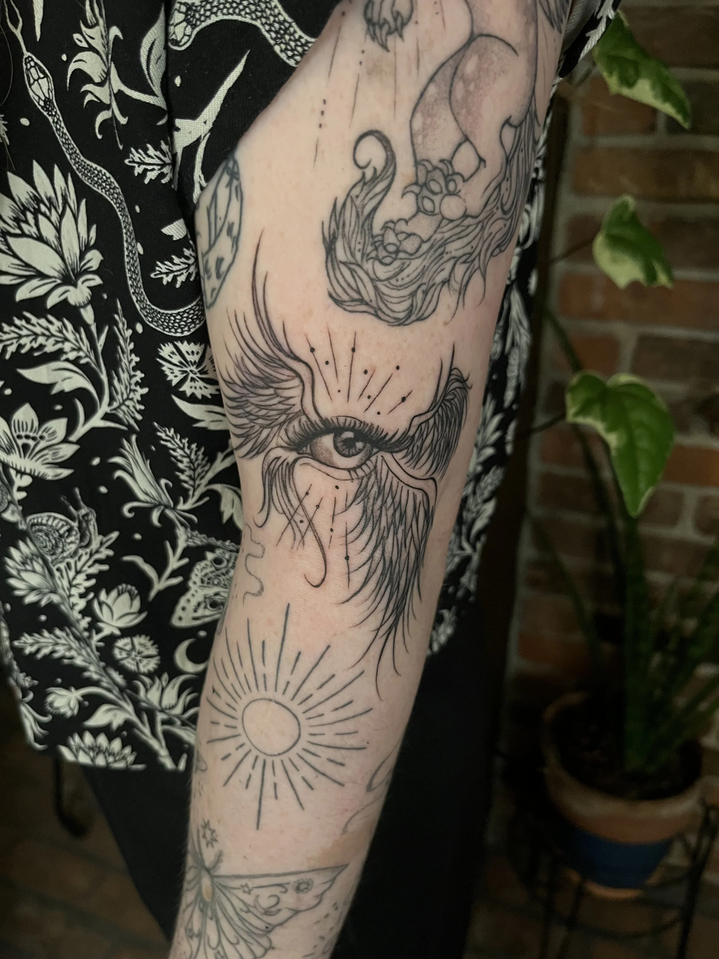 Eye, sun, and celestial sleeve